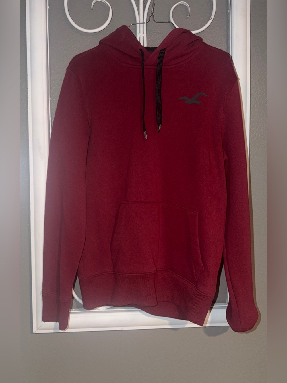 Hollister Men's Burgundy Pullover Hoodie with Logo